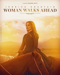 A nő, aki előttünk jár (2017)